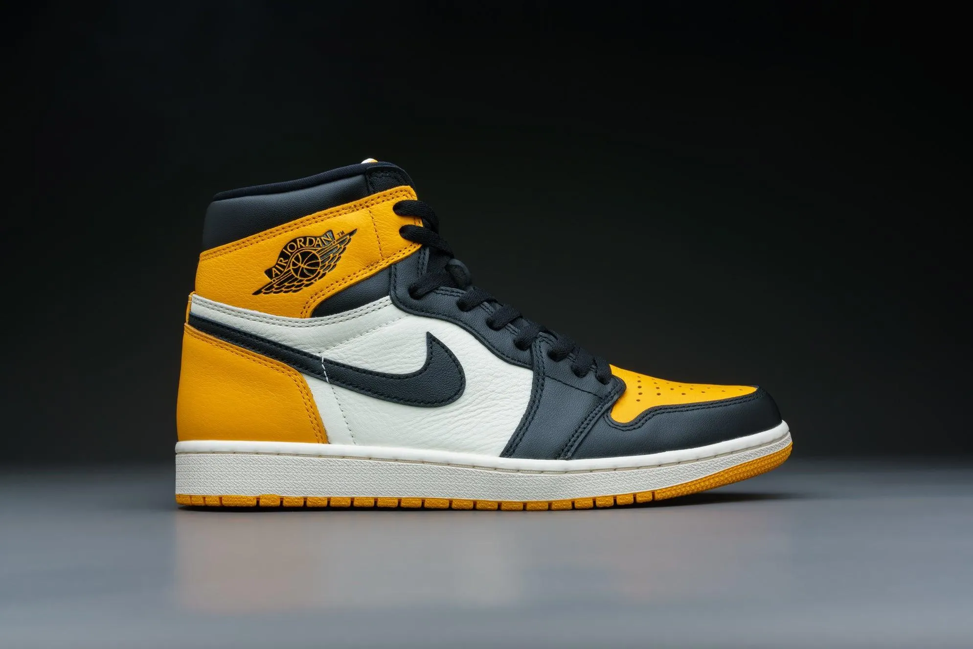 Air Jordan 1 Retro High OG Yellow Toe "Taxi"