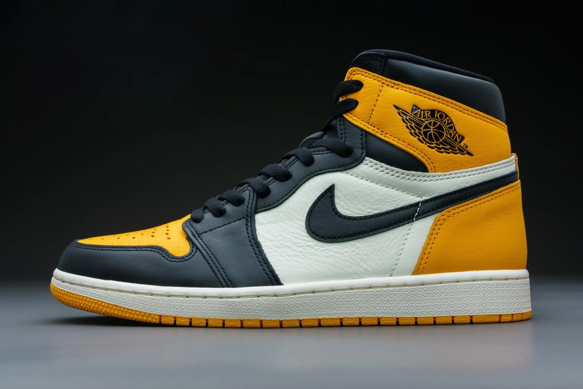 Air Jordan 1 Retro High OG Yellow Toe "Taxi"