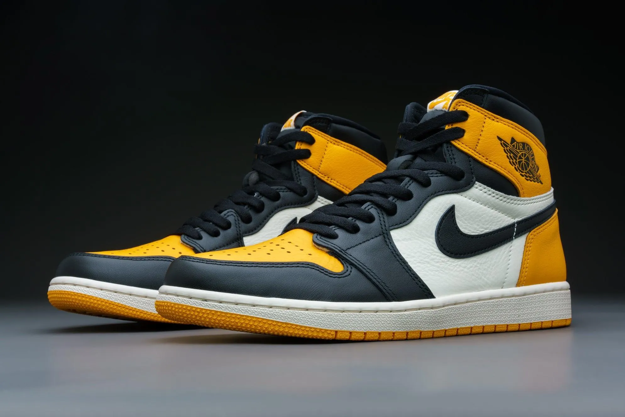 Air Jordan 1 Retro High OG Yellow Toe "Taxi"