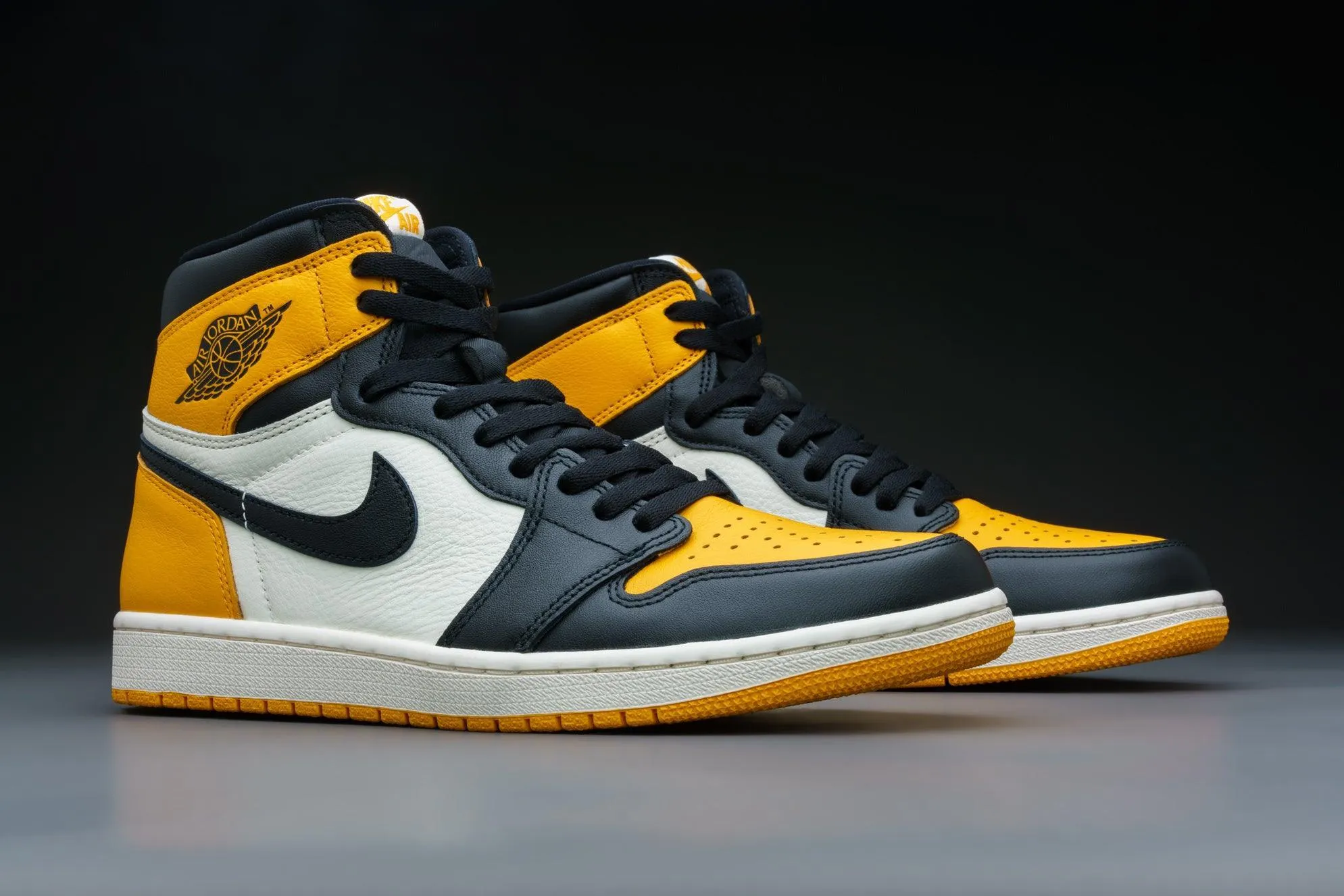 Air Jordan 1 Retro High OG Yellow Toe "Taxi"