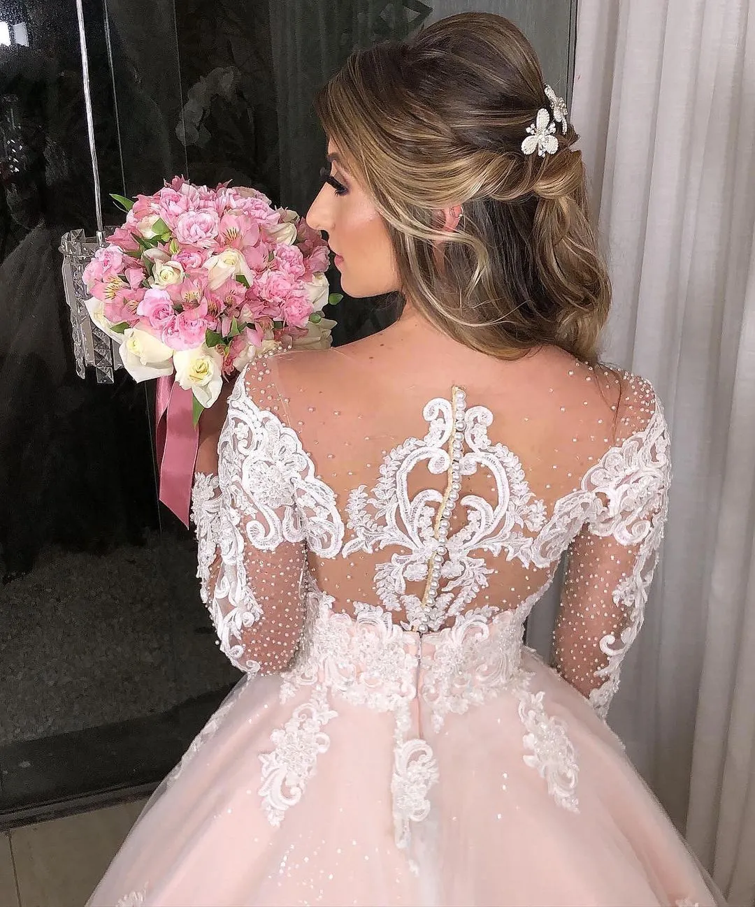 Off-the-Shoulder Sweetheart Wedding Dress Backless With Appliques Lace Ruffles Tulle