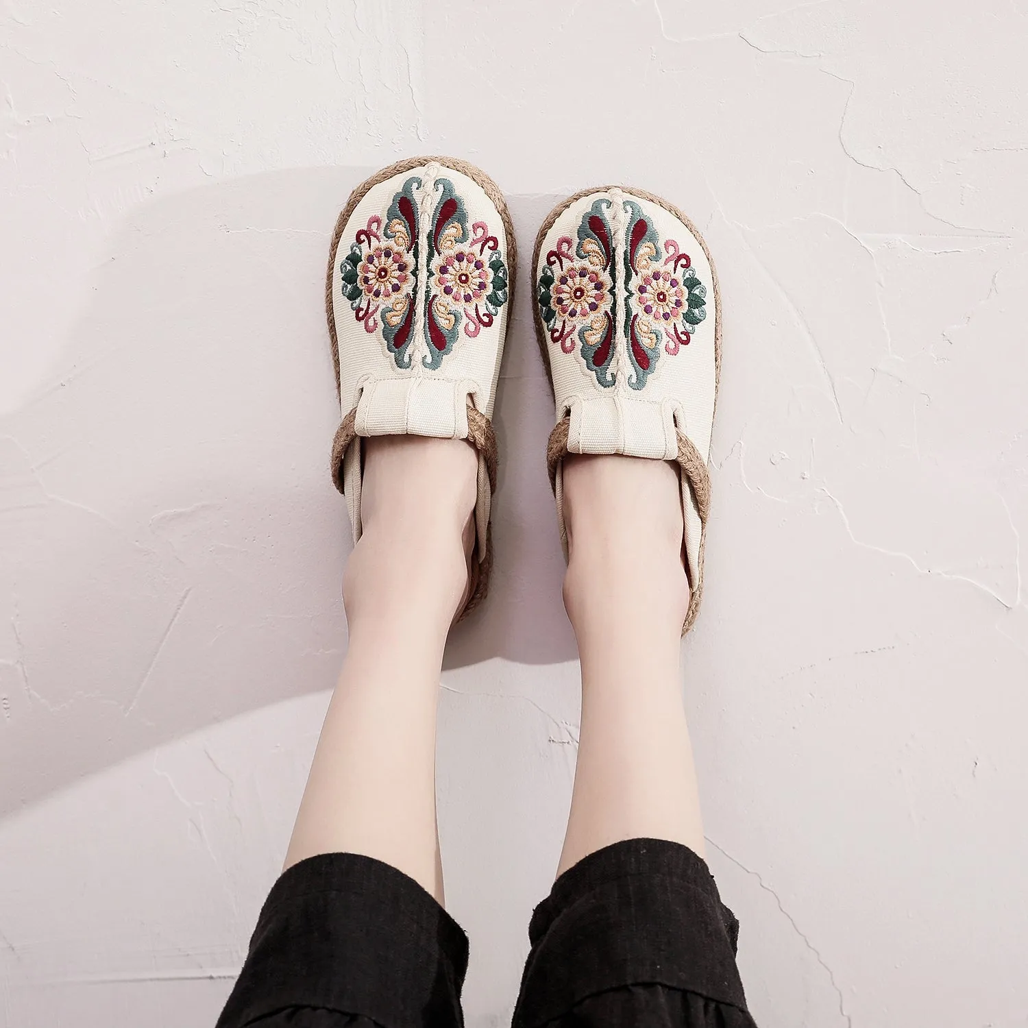 Summer Slippers Hand-woven Flower Embroidered Mules