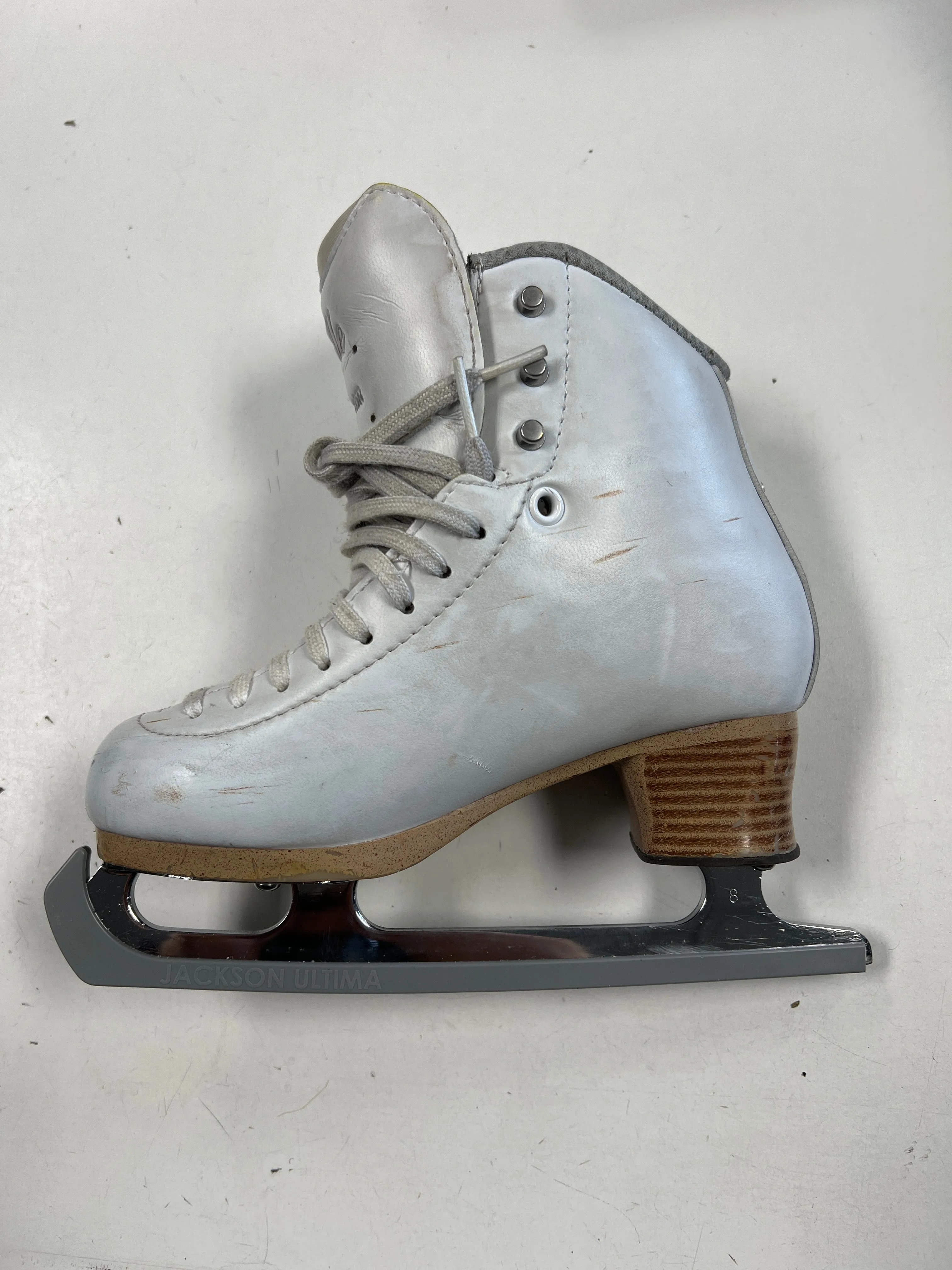 Used Jackson Elle 2131 Size 2 Figure Skates