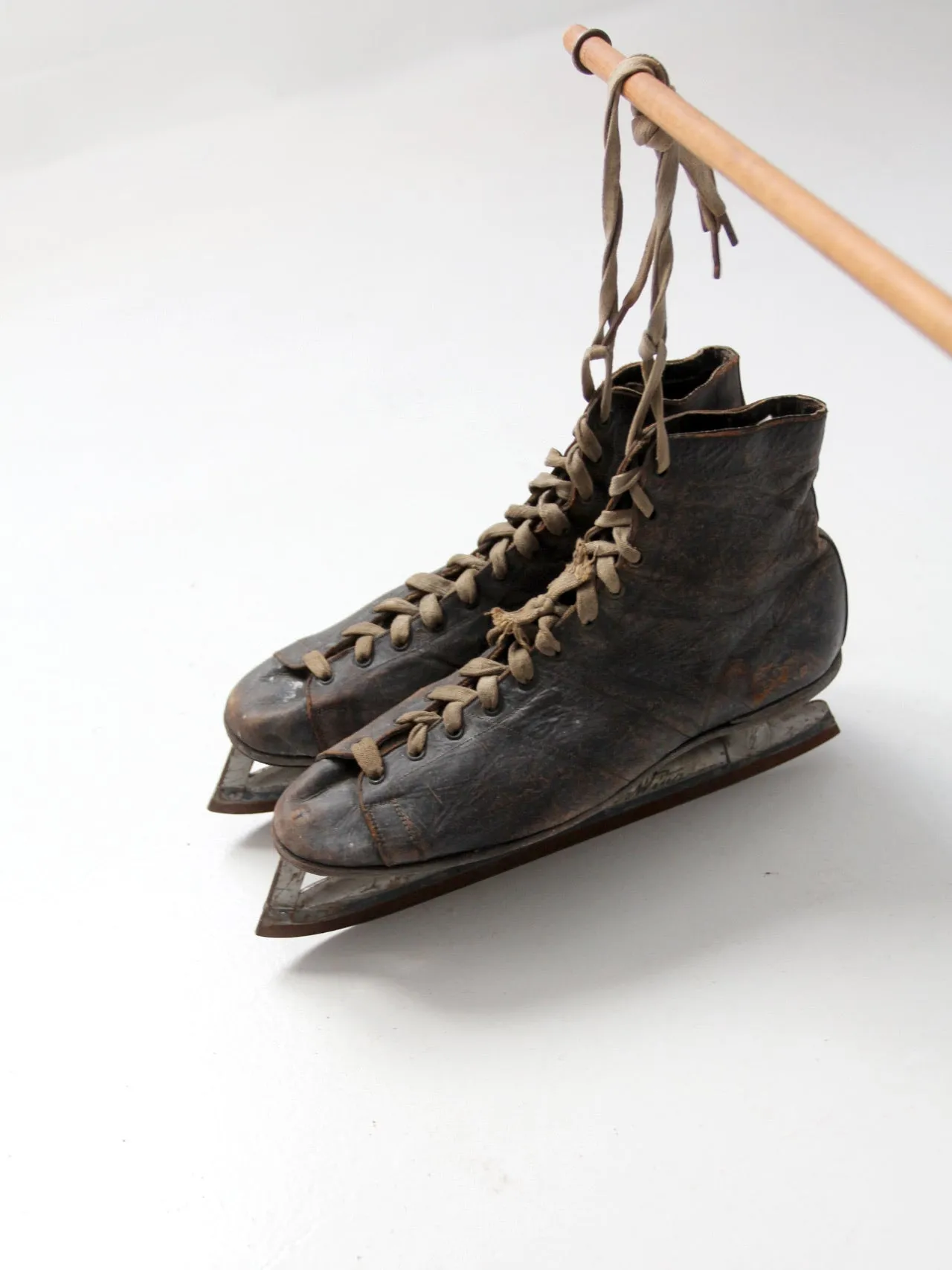 vintage AG Spaulding Silver Wing ice skates