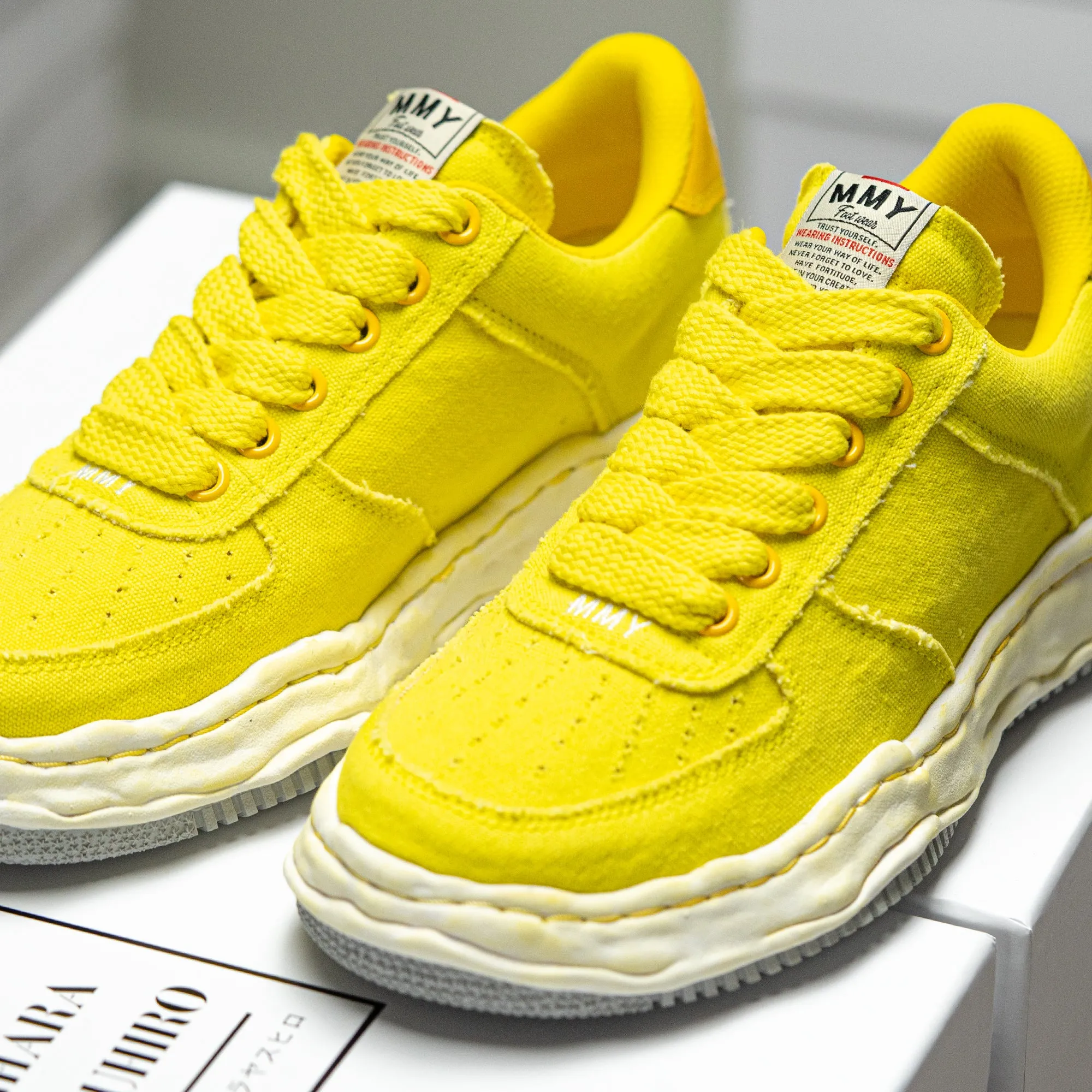 WAYNE LOW TOP CANVAS SNEAKER - YELLOW